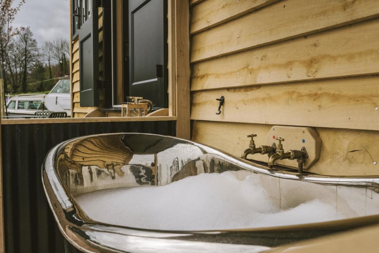 Apartament Island Hut - Outdoor Bath Tub, Firepit And Water Equipment Saltford Zewnętrze zdjęcie